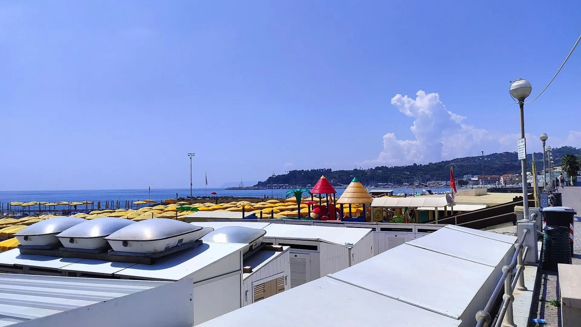 Apartment Vaze'S Heart By Holiday World Varazze Italy